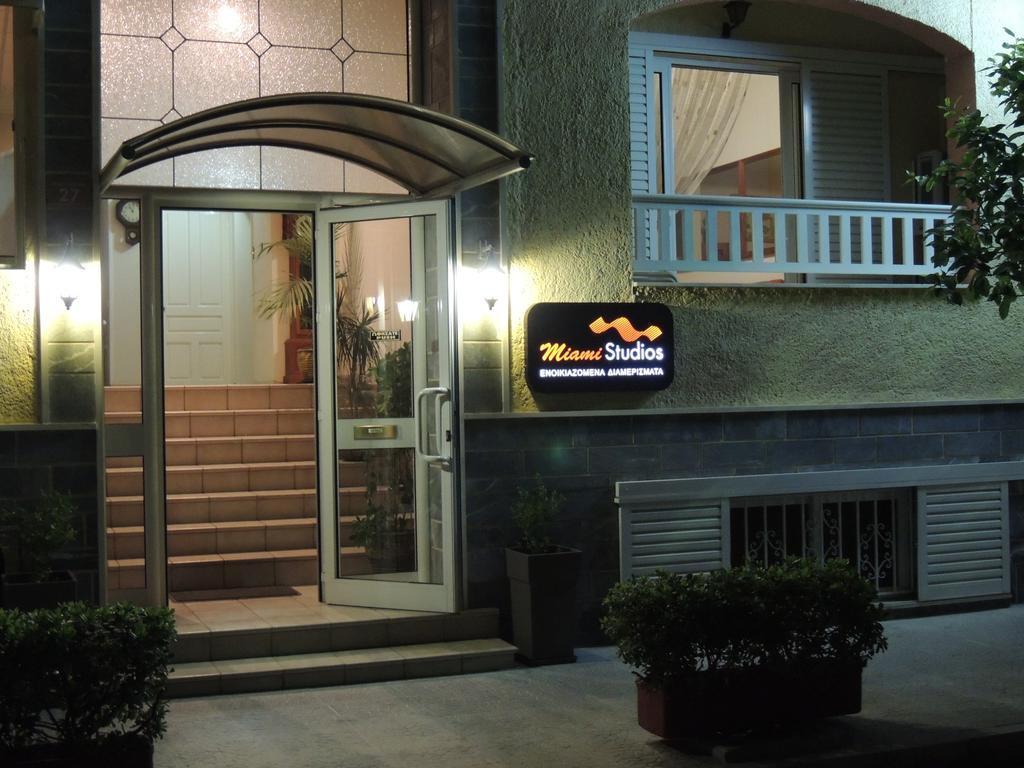 Miami Studios Loutra Edipsou  Extérieur photo